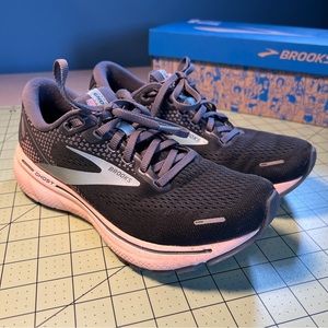 Lightly Used Brooks Ghost 14 Black/Pearl/Peach